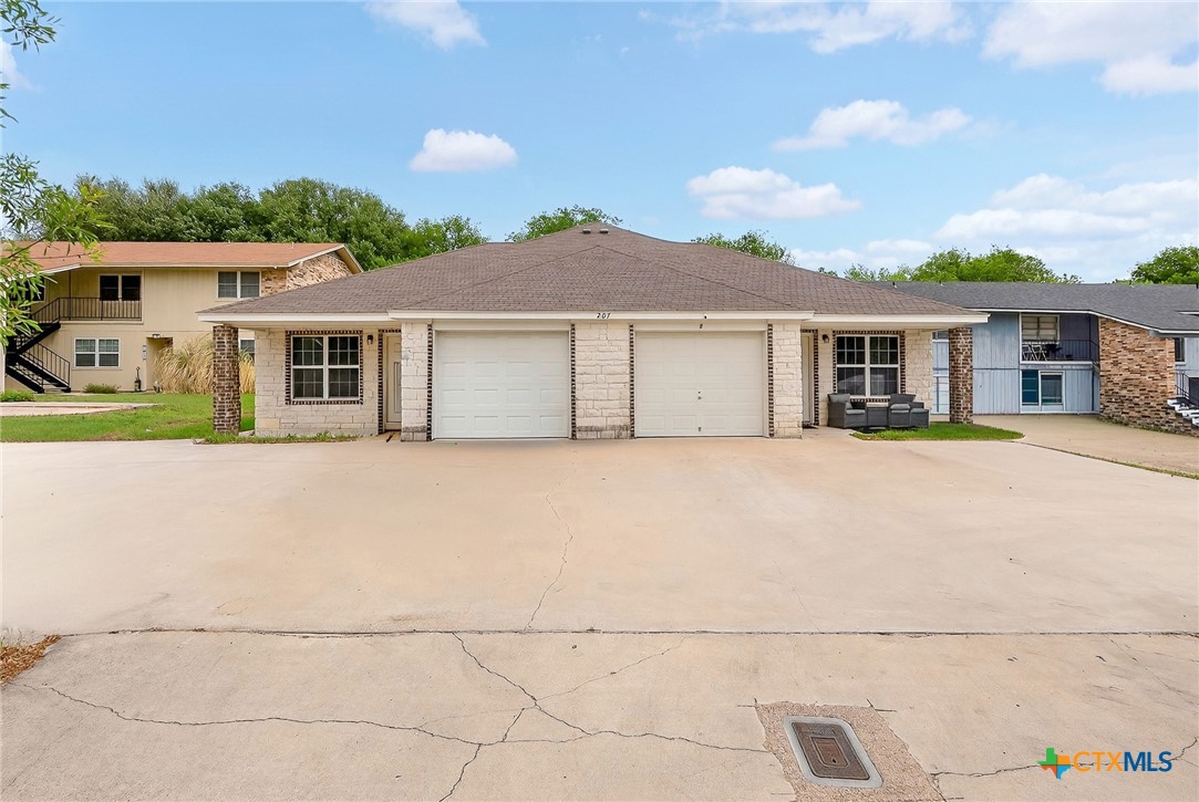207 W Cardinal Lane Property Photo