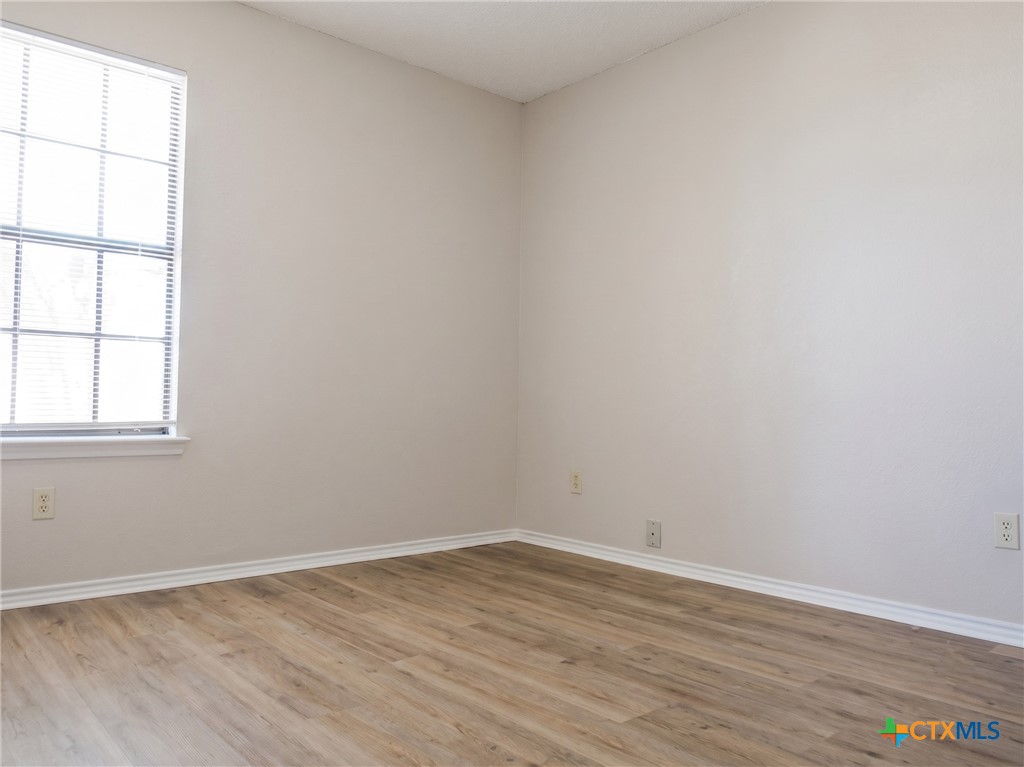 1706 Wickfield Way Property Photo 8