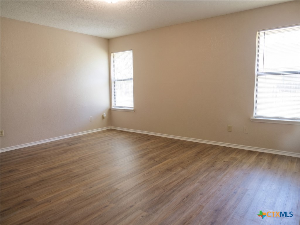 1706 Wickfield Way Property Photo 9