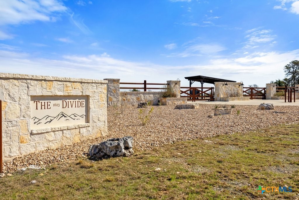 529 Skyline Drive Property Photo 3