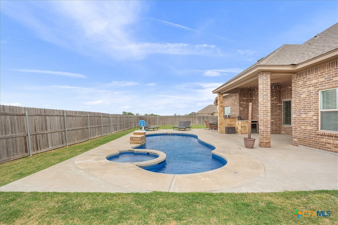 502 Oak Drive Property Photo 1