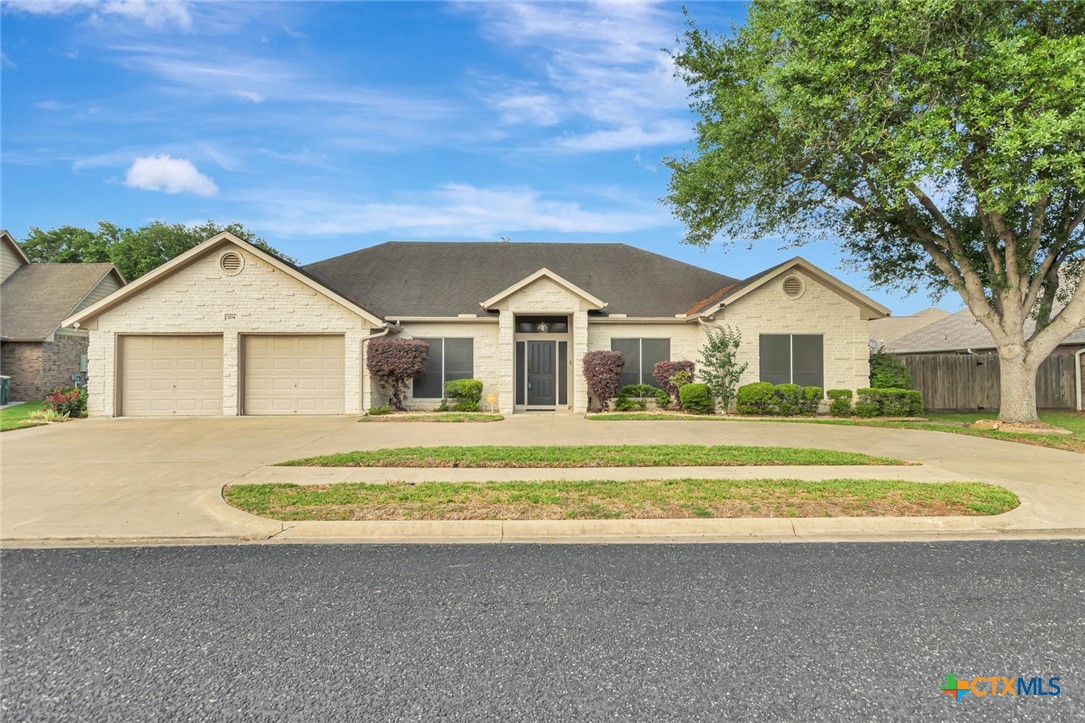 204 Crosswind Drive Property Photo 1