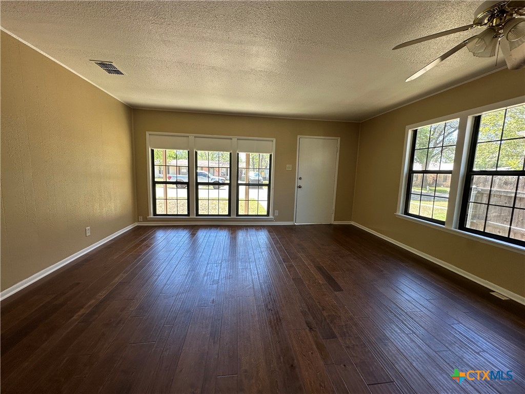 726 E Humphreys Street Property Photo 3