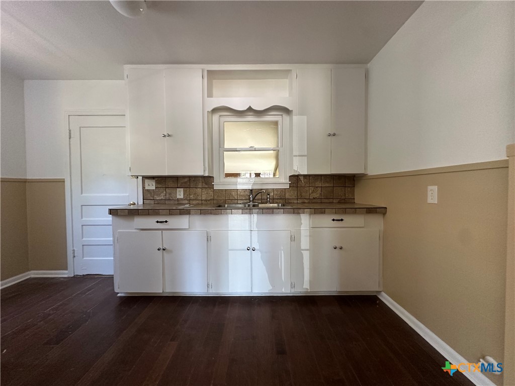 726 E Humphreys Street Property Photo 4