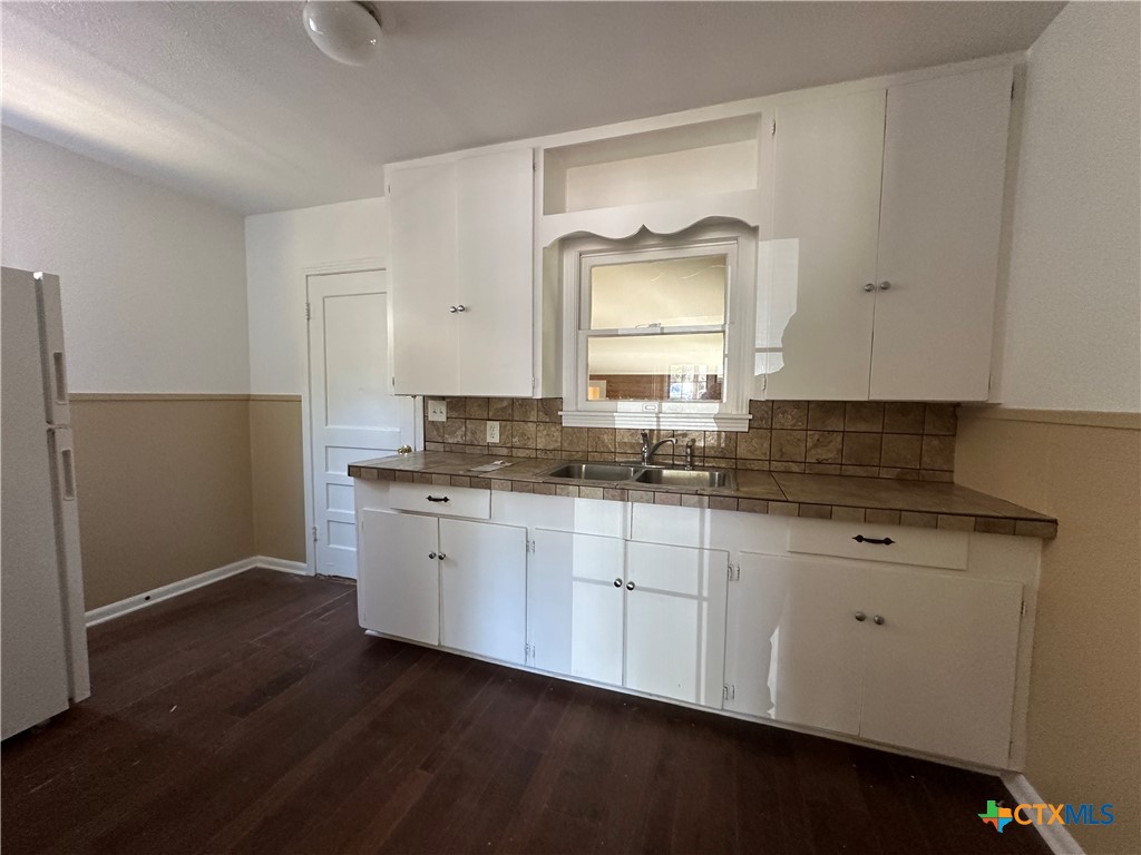 726 E Humphreys Street Property Photo 5