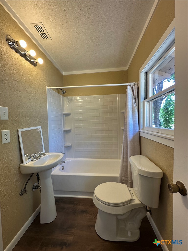 726 E Humphreys Street Property Photo 8