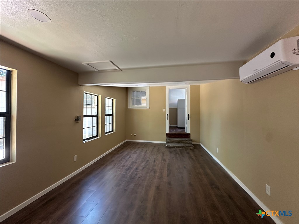 726 E Humphreys Street Property Photo 12