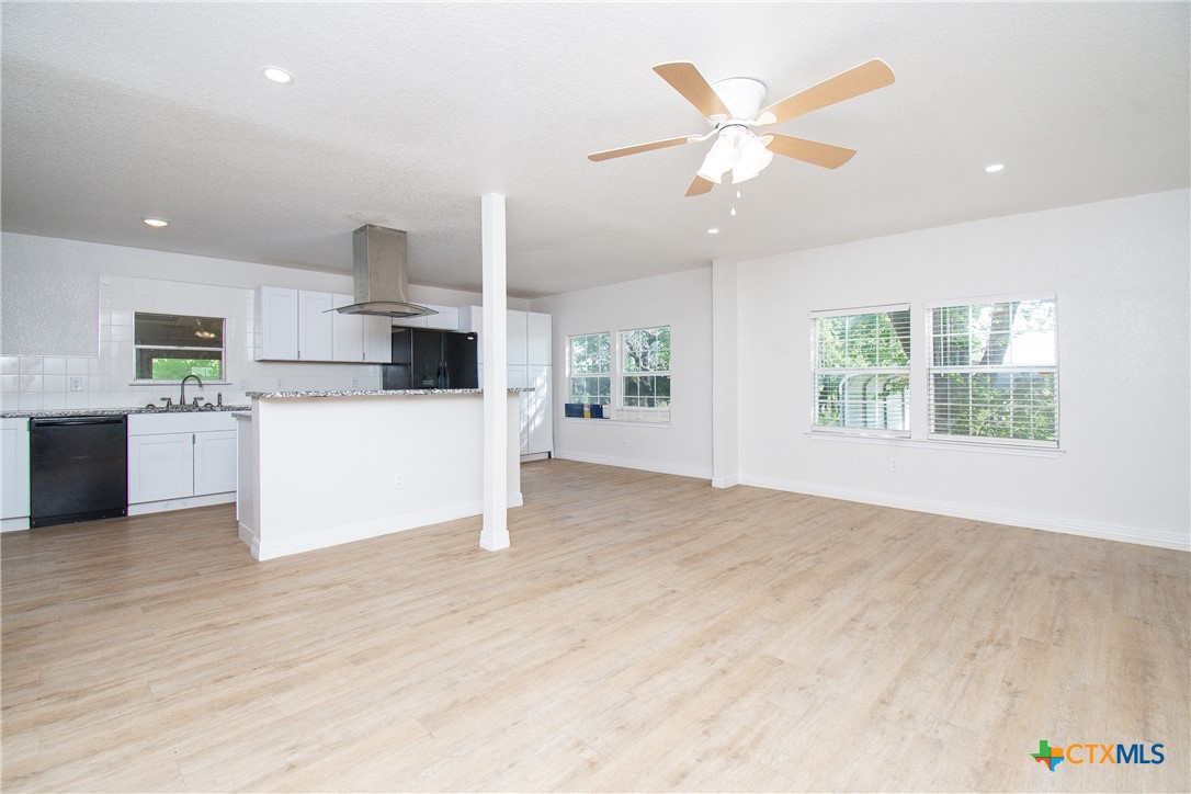 199 Apache Springs Road Property Photo 3
