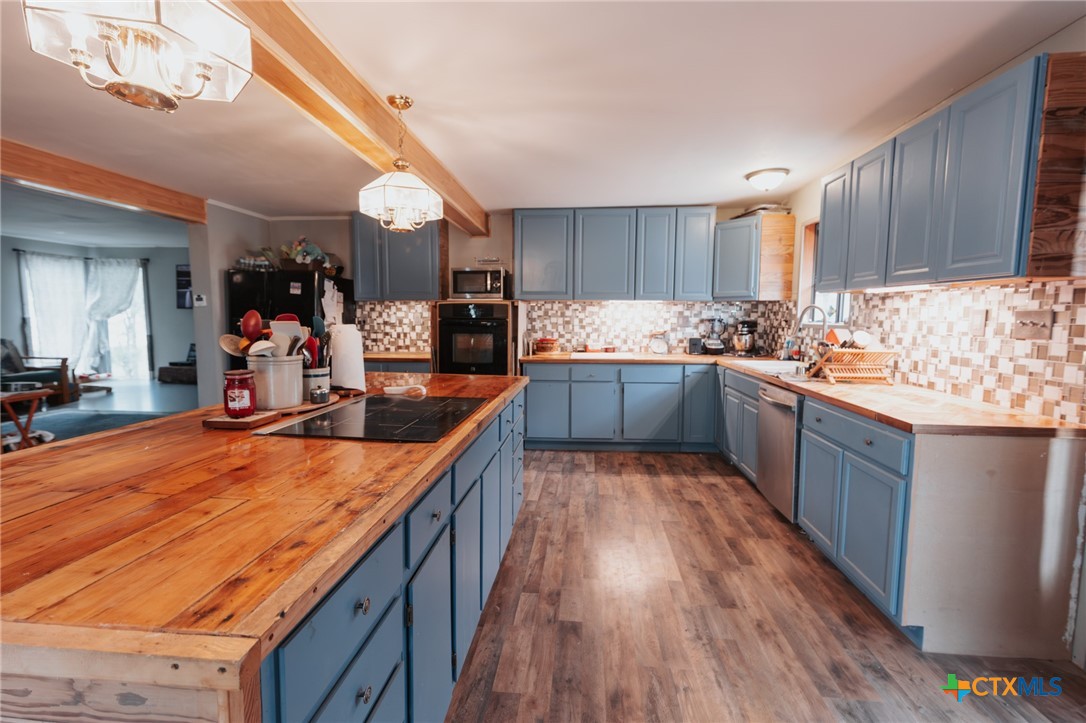 200 Williams Street Property Photo 4