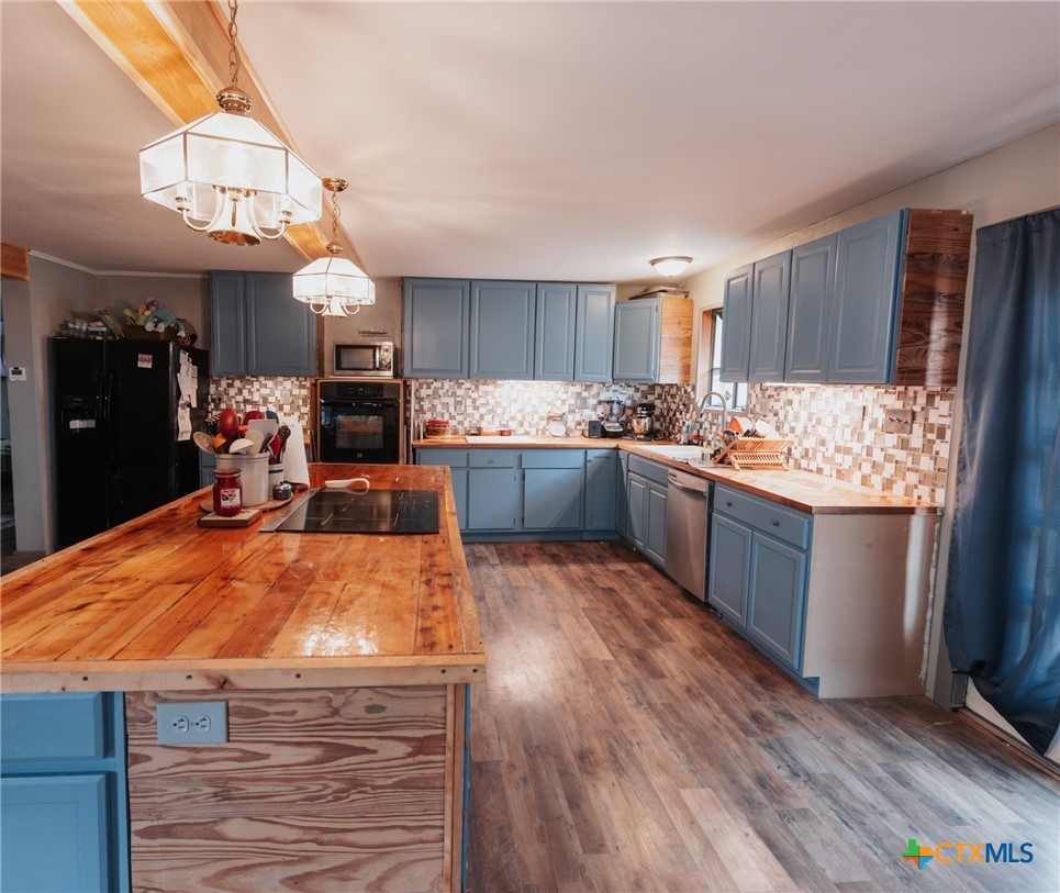 200 Williams Street Property Photo 5