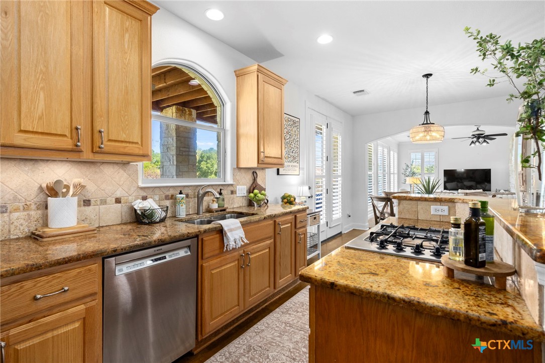 600 Lake Side Cove Property Photo 16
