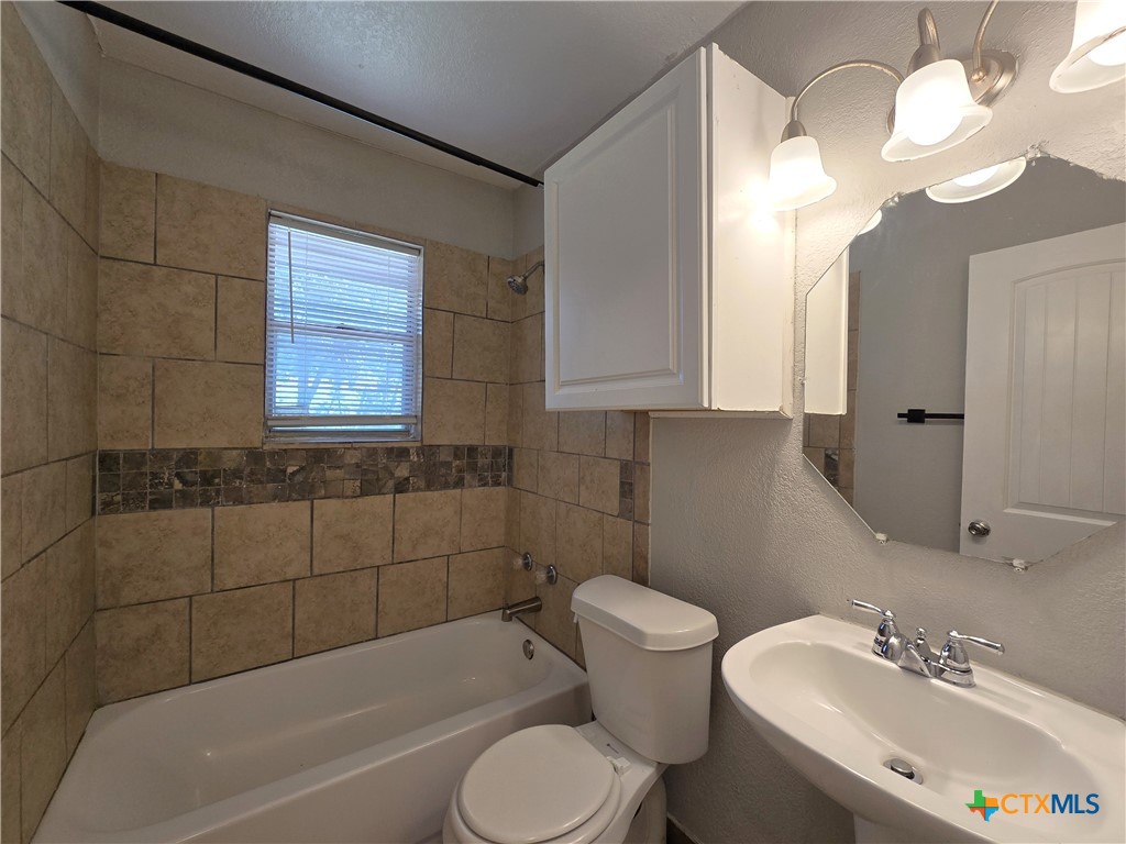 212 E Valley Road B Property Photo 2