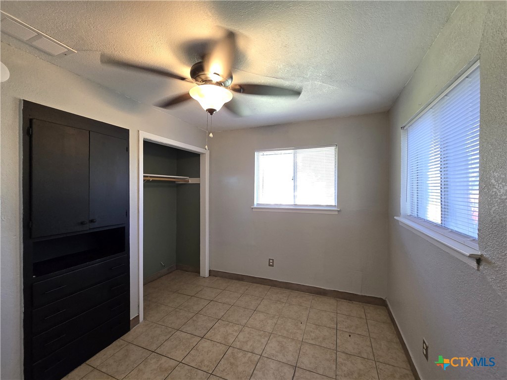 212 E Valley Road B Property Photo 3