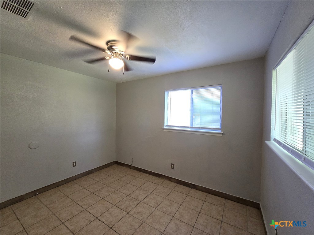 212 E Valley Road B Property Photo 10