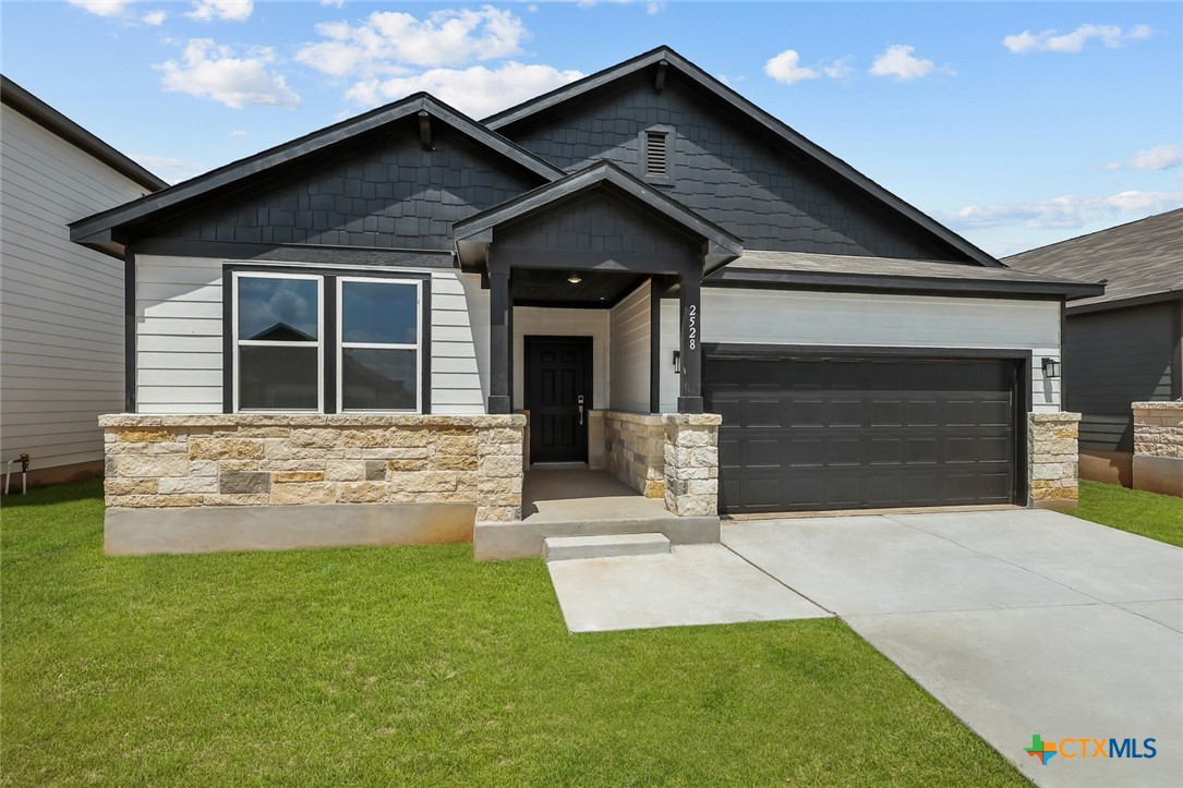 2528 Heritance Pass