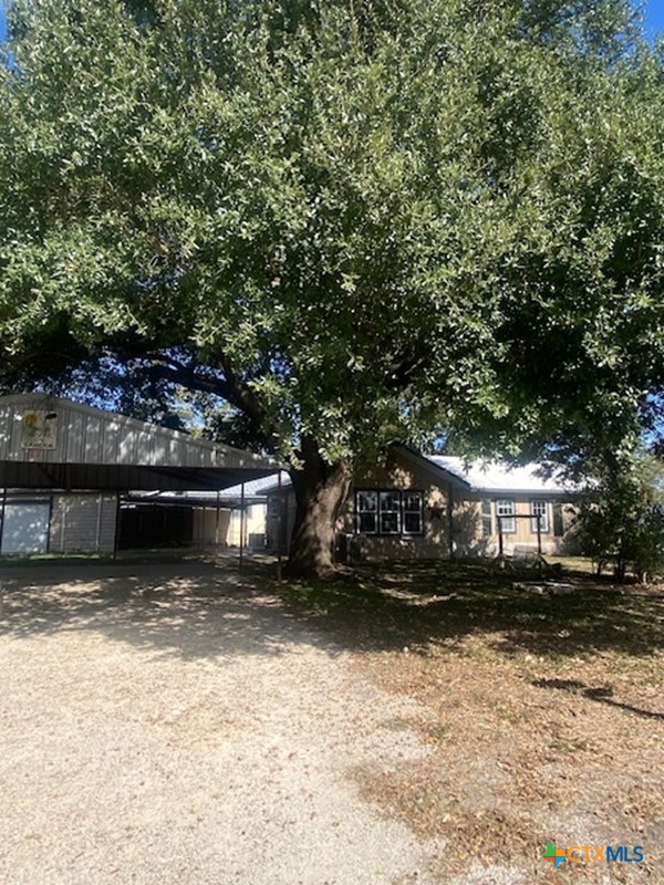 214 S Hackberry Avenue Property Photo 1