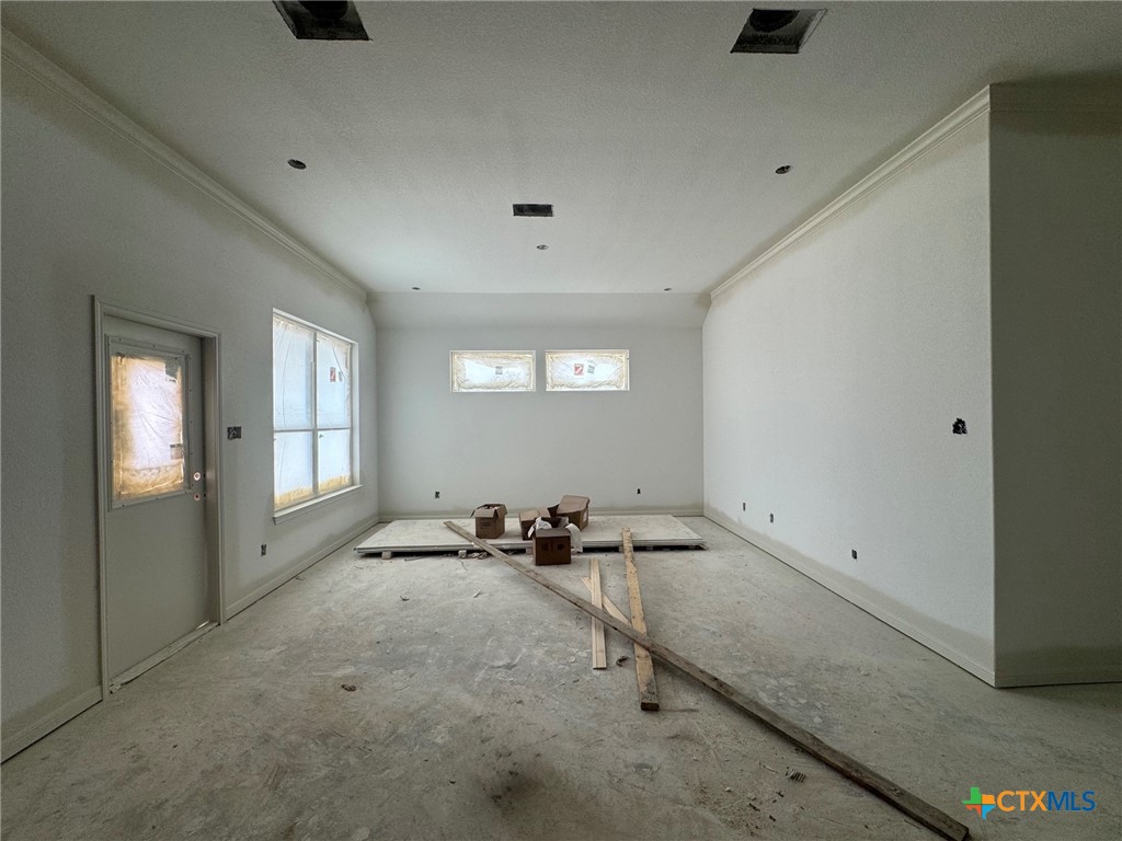 8012 Pineridge Way Property Photo 8