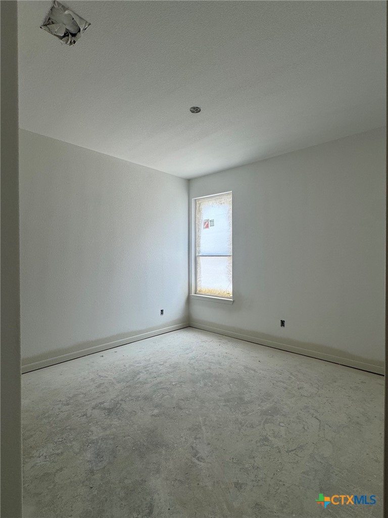 8012 Pineridge Way Property Photo 11