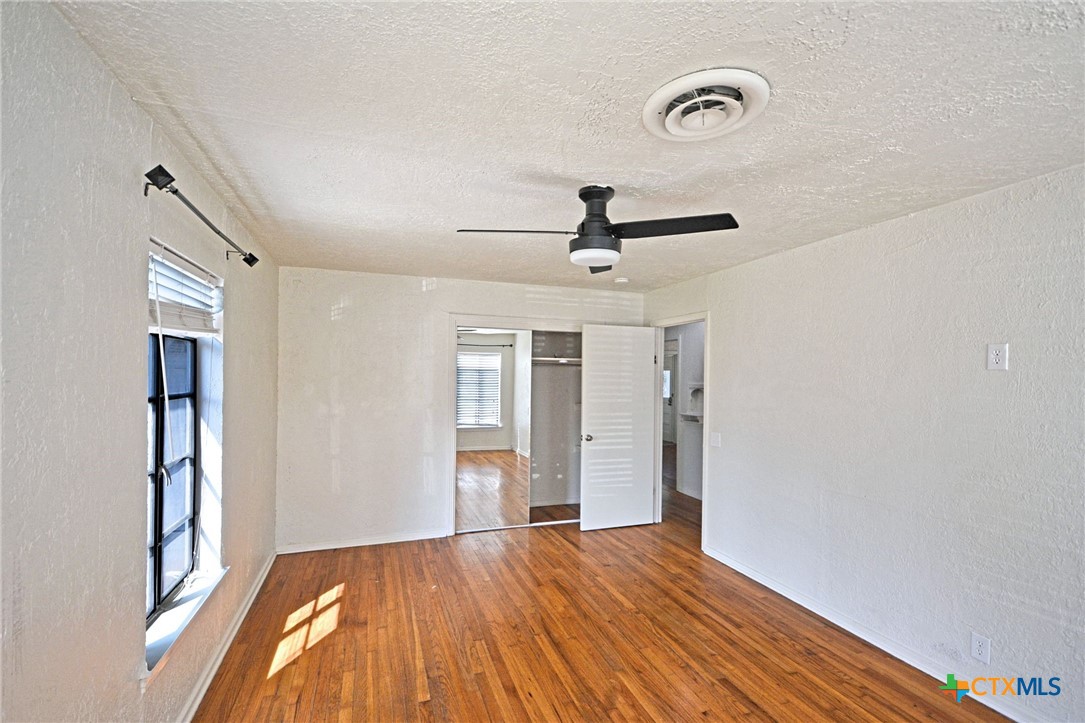 268 E Mill Street Property Photo 8