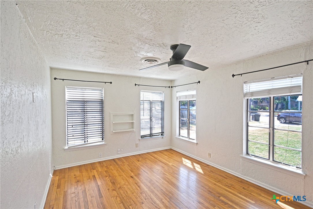 268 E Mill Street Property Photo 15