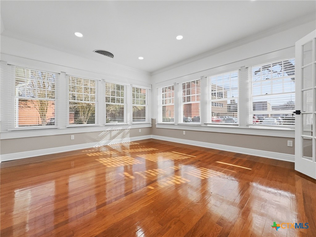 208 W Goodwin Avenue Property Photo 4