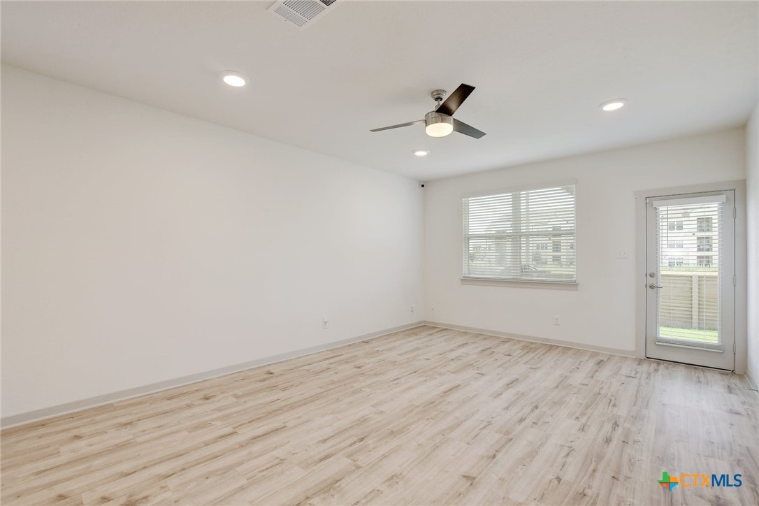 121 Fairfax Avenue Property Photo 4