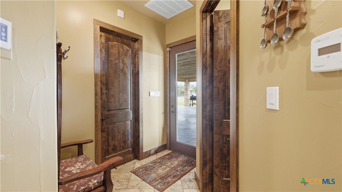 13661 E Highway 90 Property Photo 32