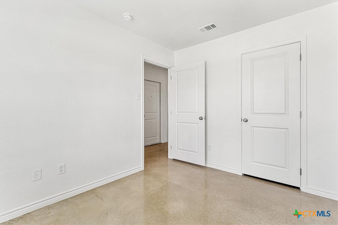 1226 Lehmann Drive B Property Photo 4