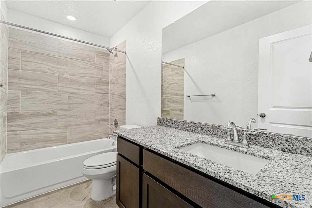 1226 Lehmann Drive B Property Photo 5