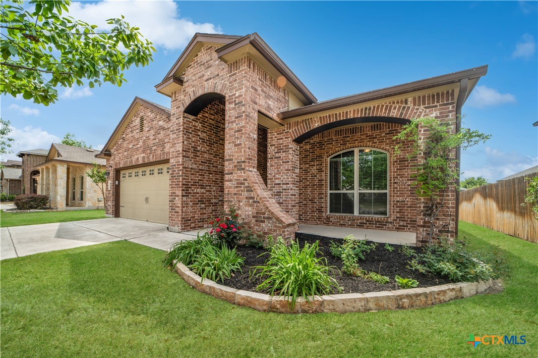 325 Oak Creek Way Property Photo 2