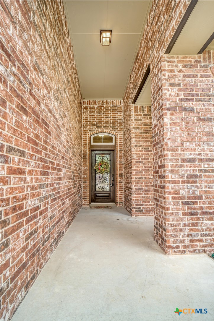 325 Oak Creek Way Property Photo 4