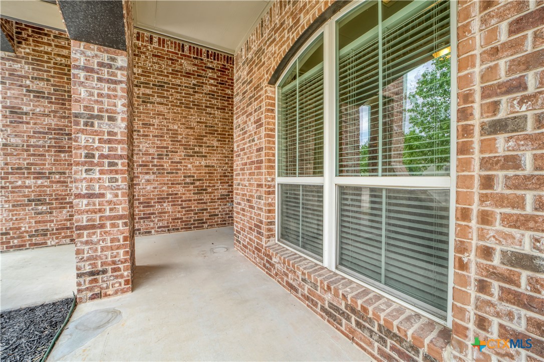 325 Oak Creek Way Property Photo 5