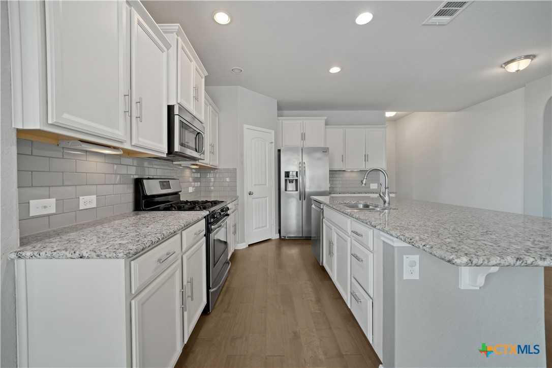 325 Oak Creek Way Property Photo 7