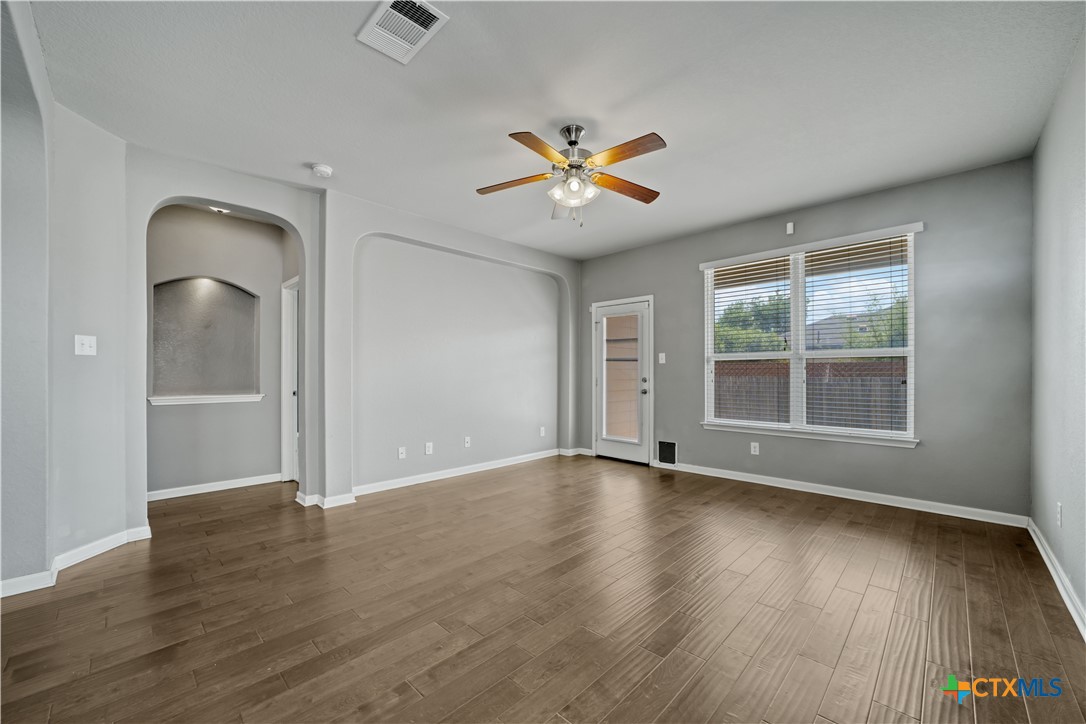 325 Oak Creek Way Property Photo 13