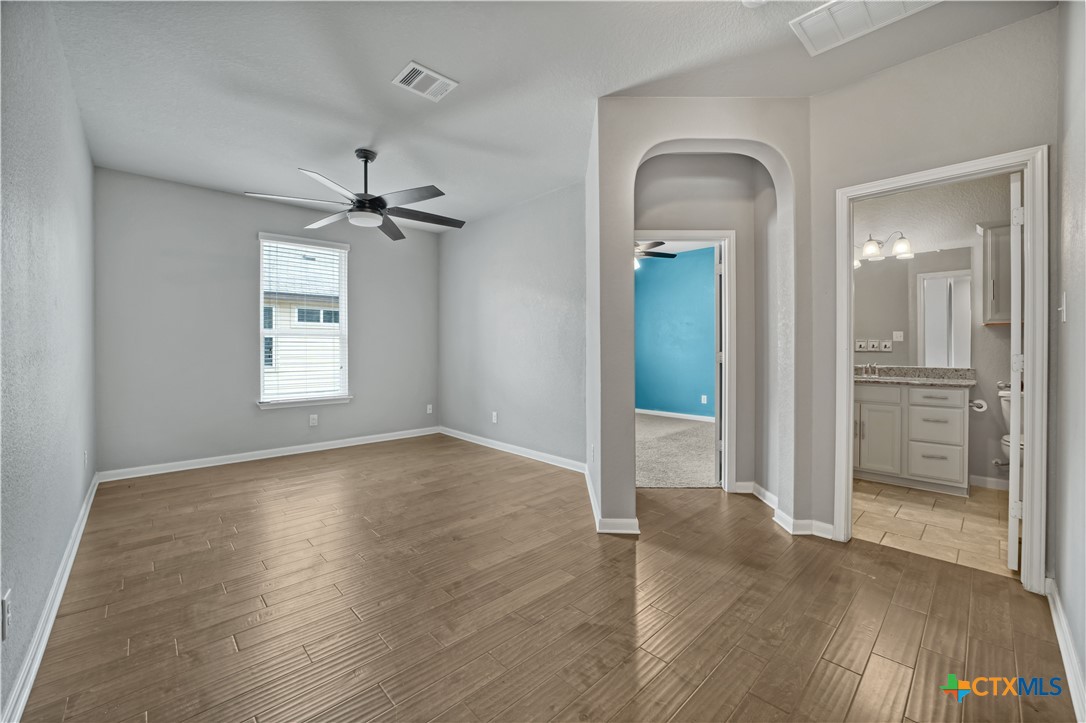 325 Oak Creek Way Property Photo 20