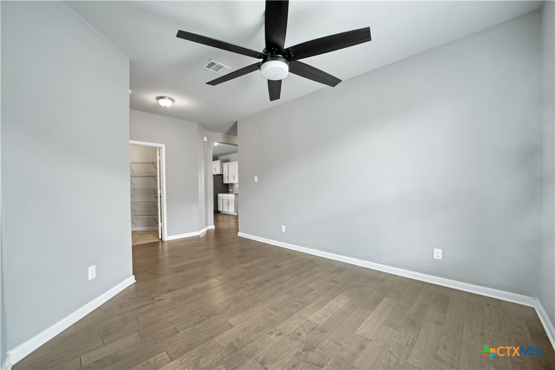 325 Oak Creek Way Property Photo 21