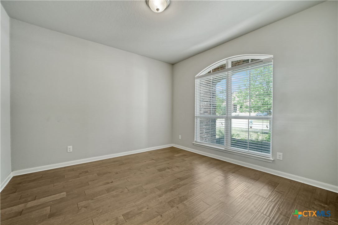 325 Oak Creek Way Property Photo 22