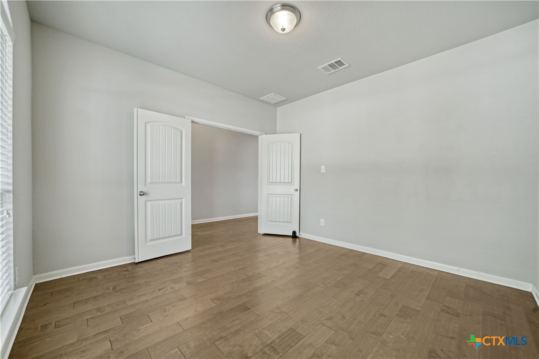 325 Oak Creek Way Property Photo 23