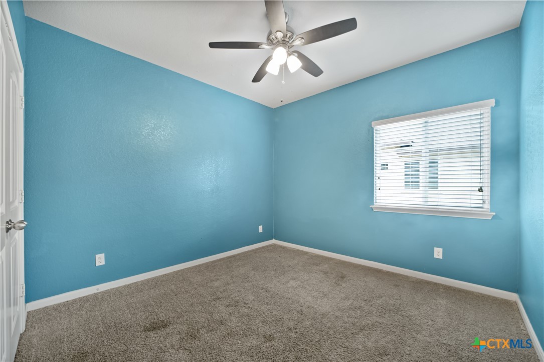 325 Oak Creek Way Property Photo 32