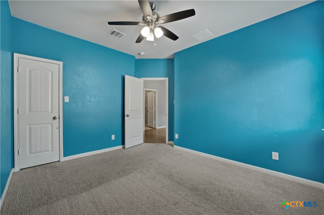 325 Oak Creek Way Property Photo 35