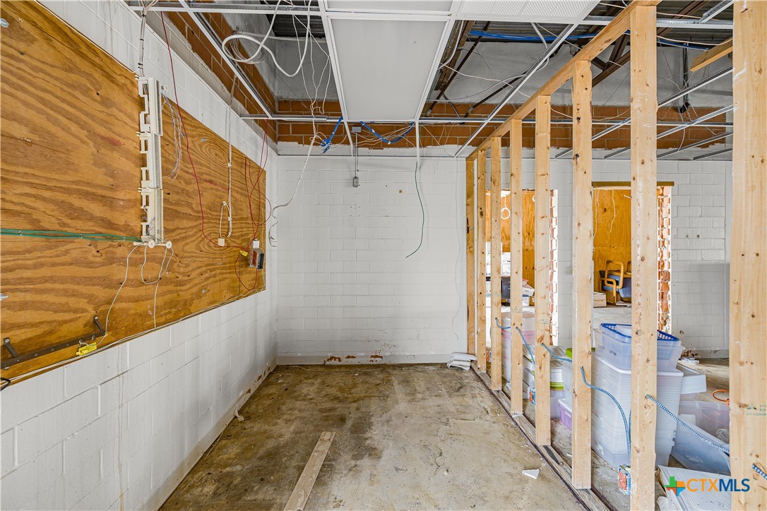 108 S Alamo Street Property Photo 27