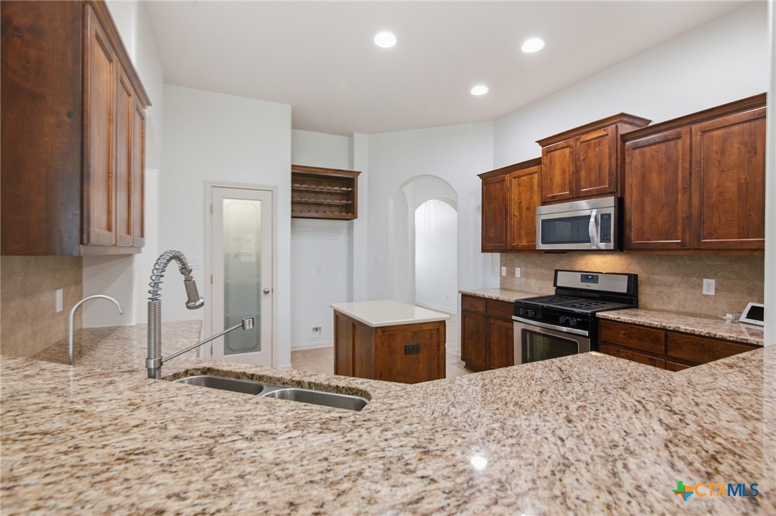 115 Sandstone Court Property Photo 3