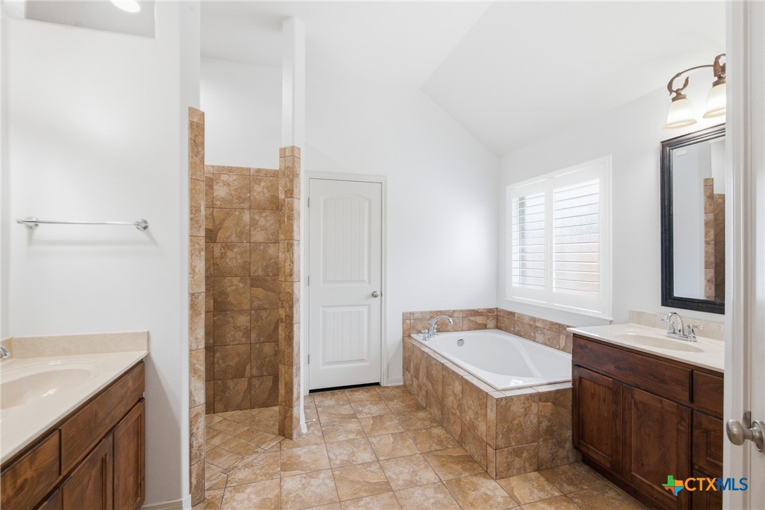 115 Sandstone Court Property Photo 4