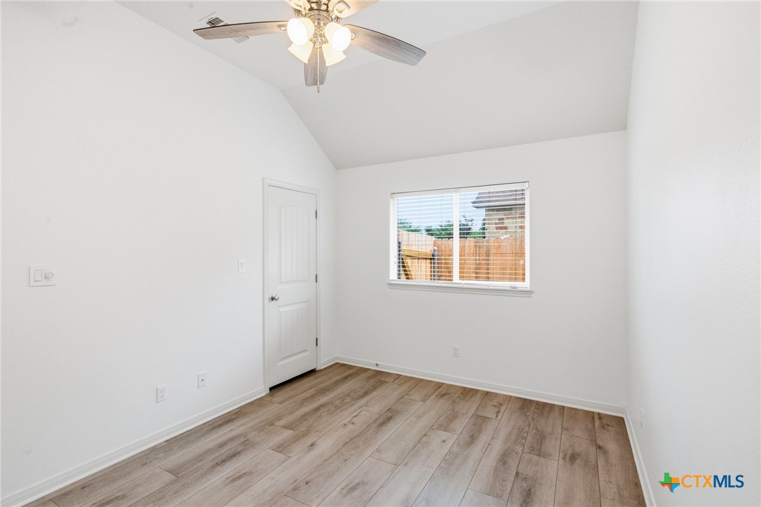 115 Sandstone Court Property Photo 11