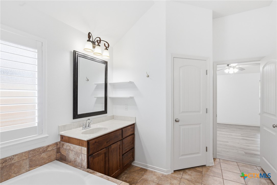 115 Sandstone Court Property Photo 14