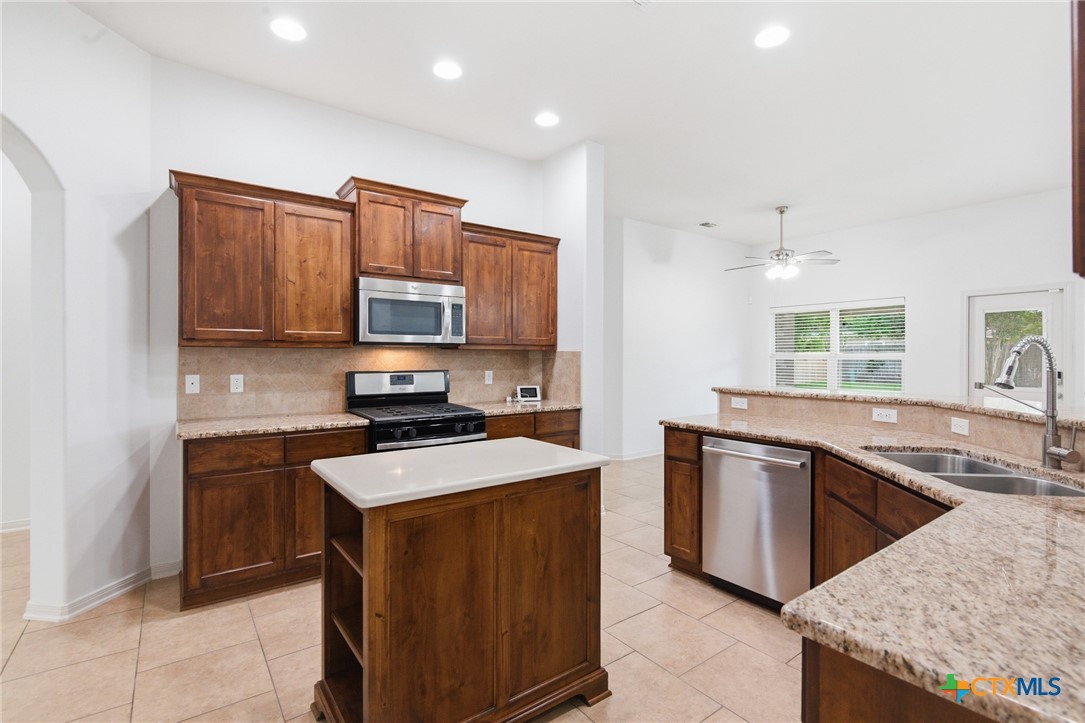 115 Sandstone Court Property Photo 18