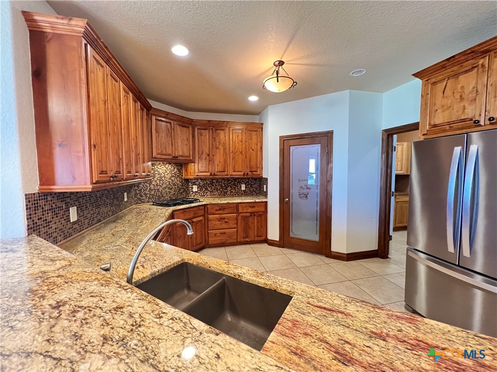2264 Granada Hills Property Photo 4