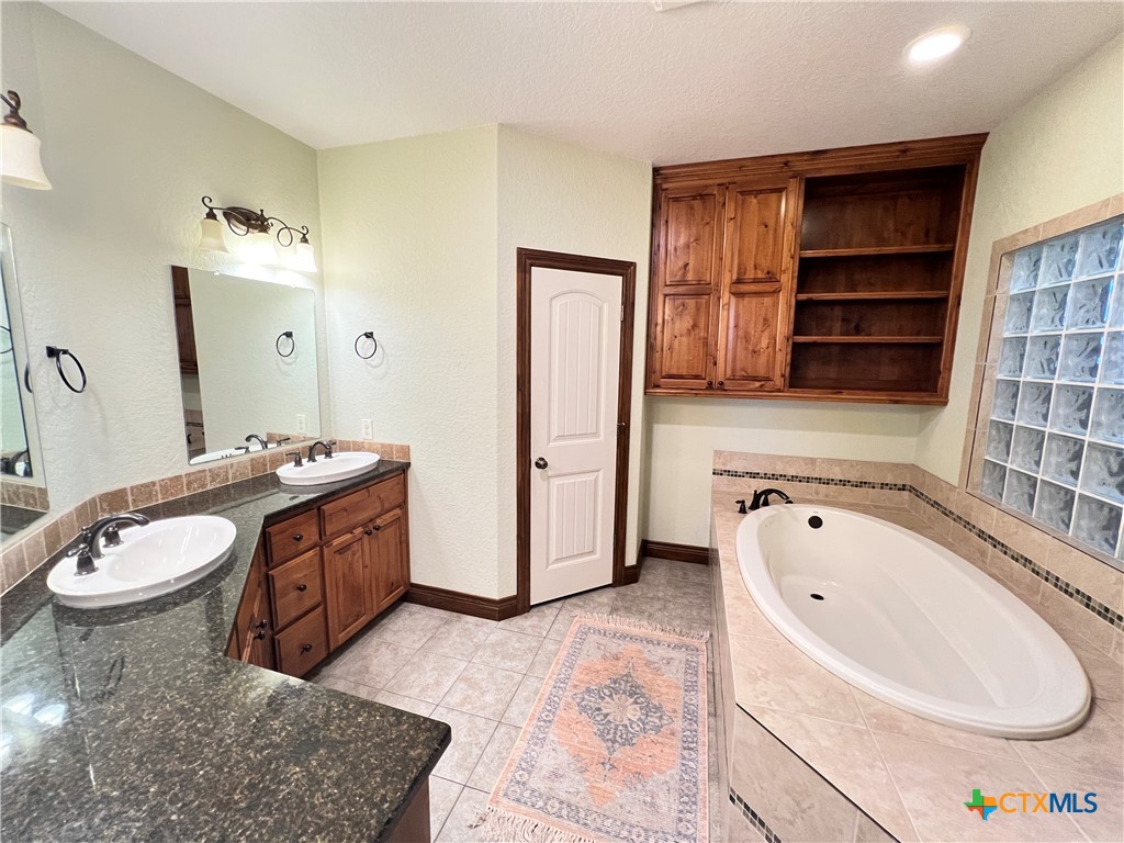 2264 Granada Hills Property Photo 17
