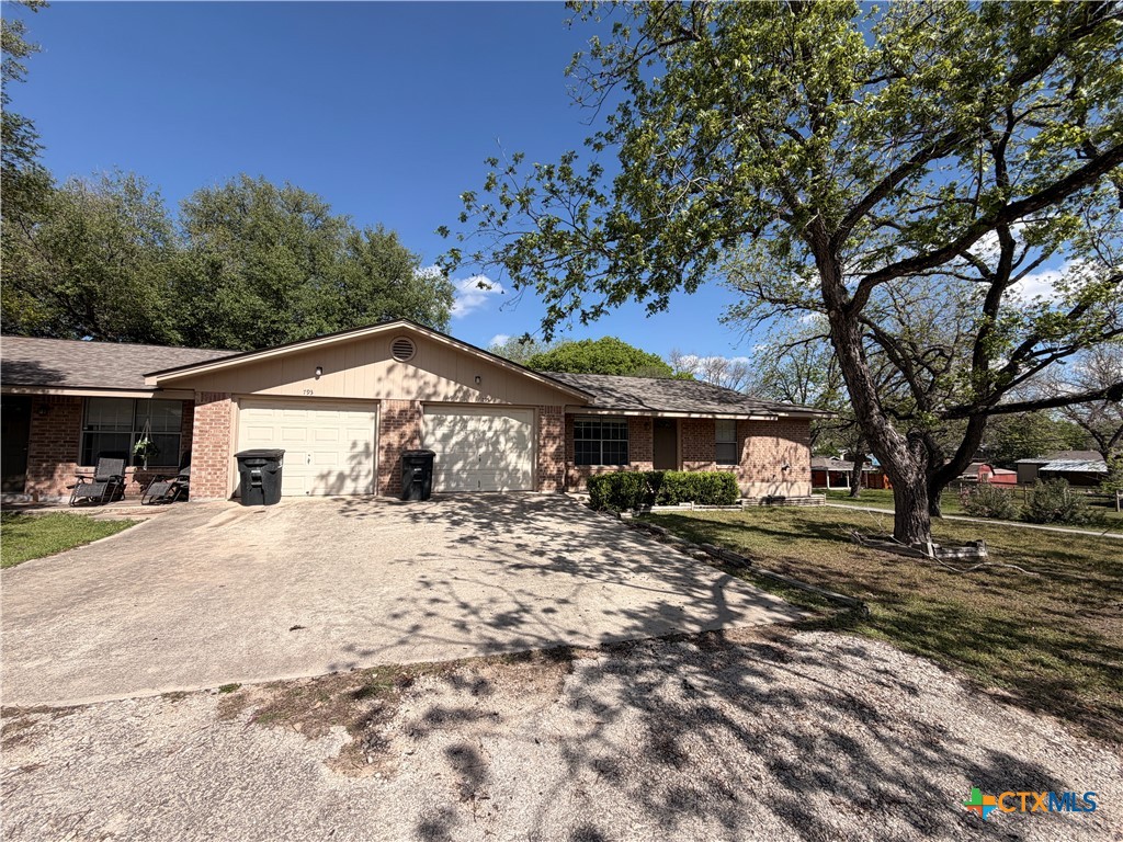 795 Albert Street Property Photo 2