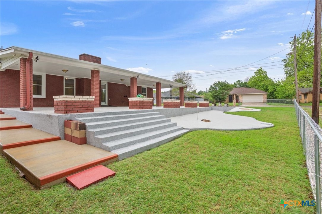 510 Houston Street Property Photo 40